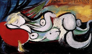 キュービズム Painting - マリー・テレーズ・ウォルター「ヌー・クシュ・シュール・アン・クッサン・ルージュ」 1932年 キュビスト